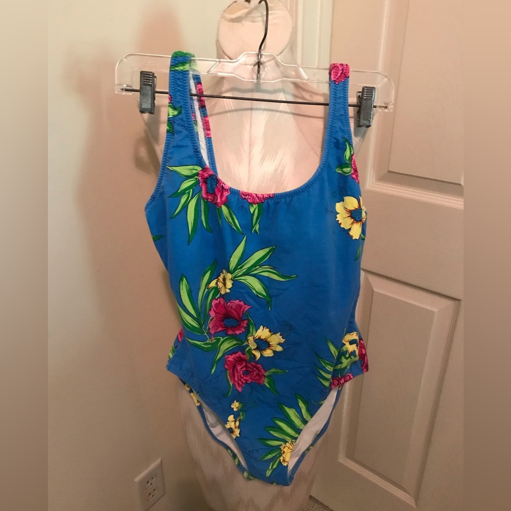 Lilly Pulitzer Womens one piece swimsuit size Large gently used